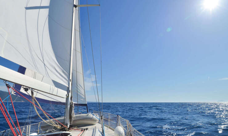 4 Reasons to Charter a Yacht